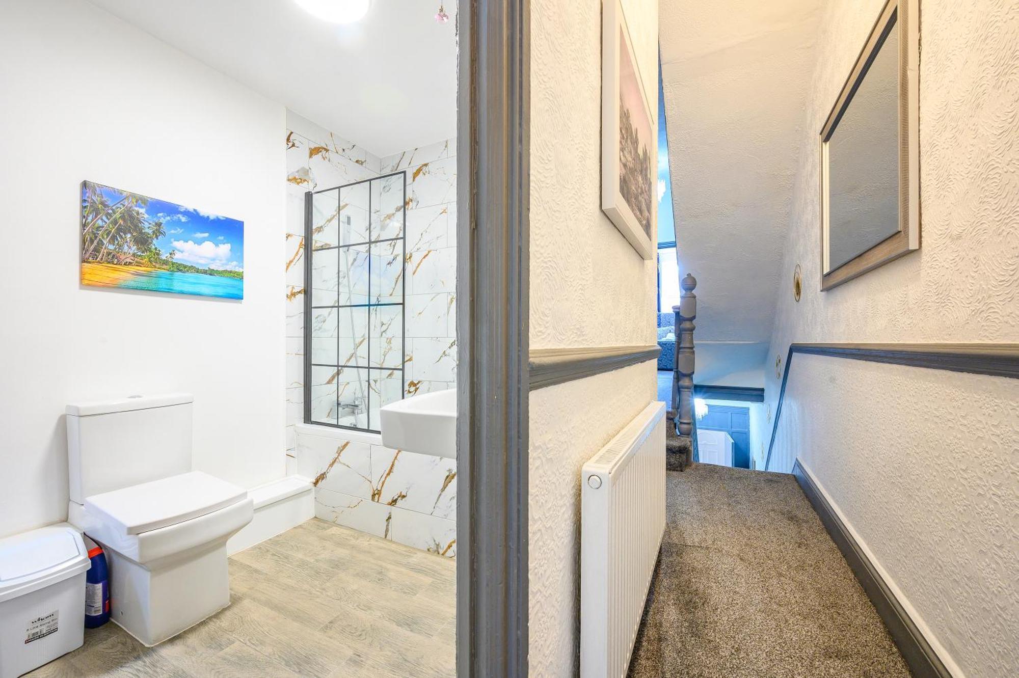*rg7h*for Your Relaxed & Cosy Free Parking Homestay Leeds (West Yorkshire)